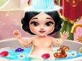 Игра Белоснежка: Купание малышки онлайн Игра Белоснежка: Купание малышки онлайн